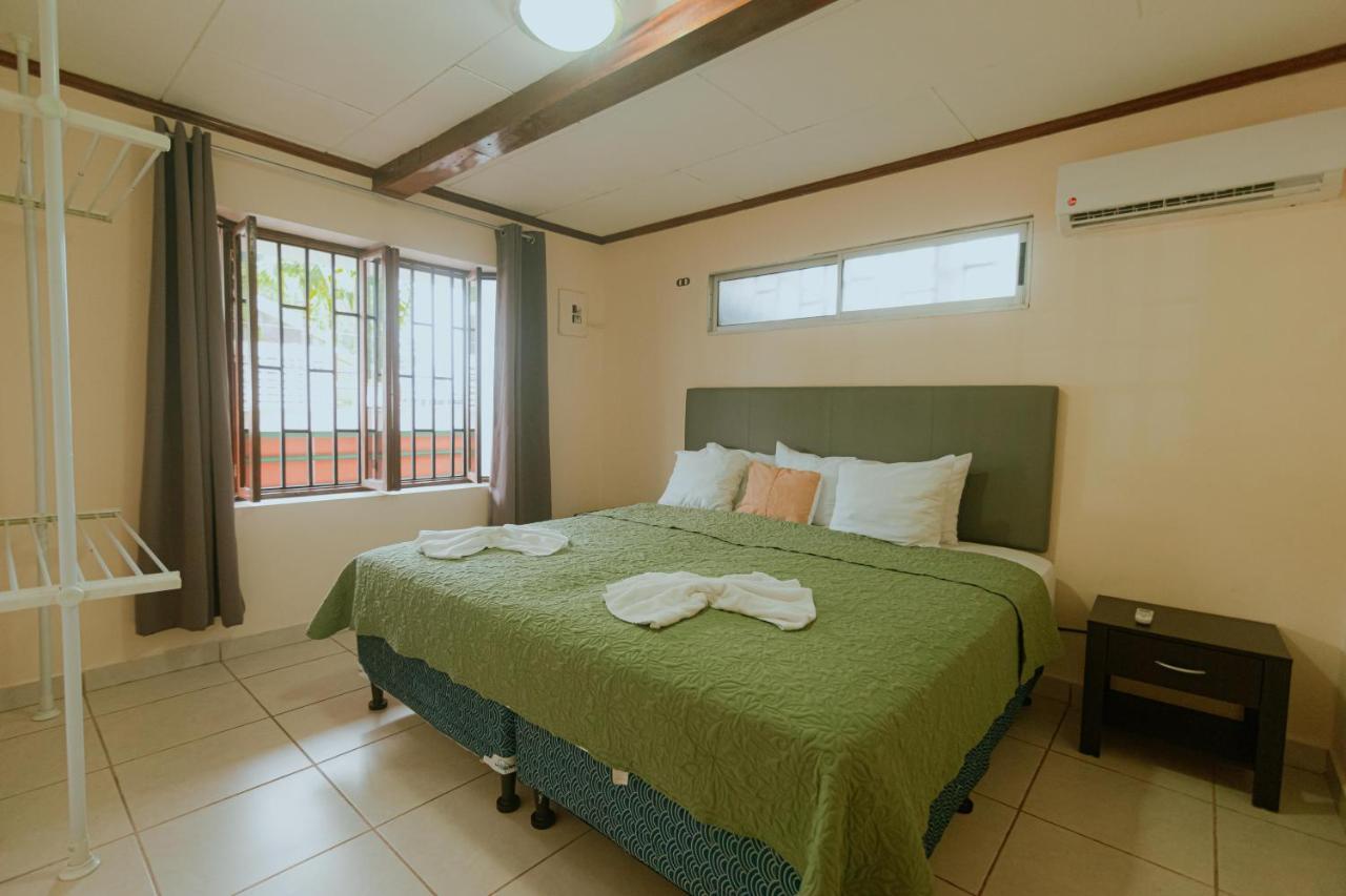 Quepos Inn Bagian luar foto