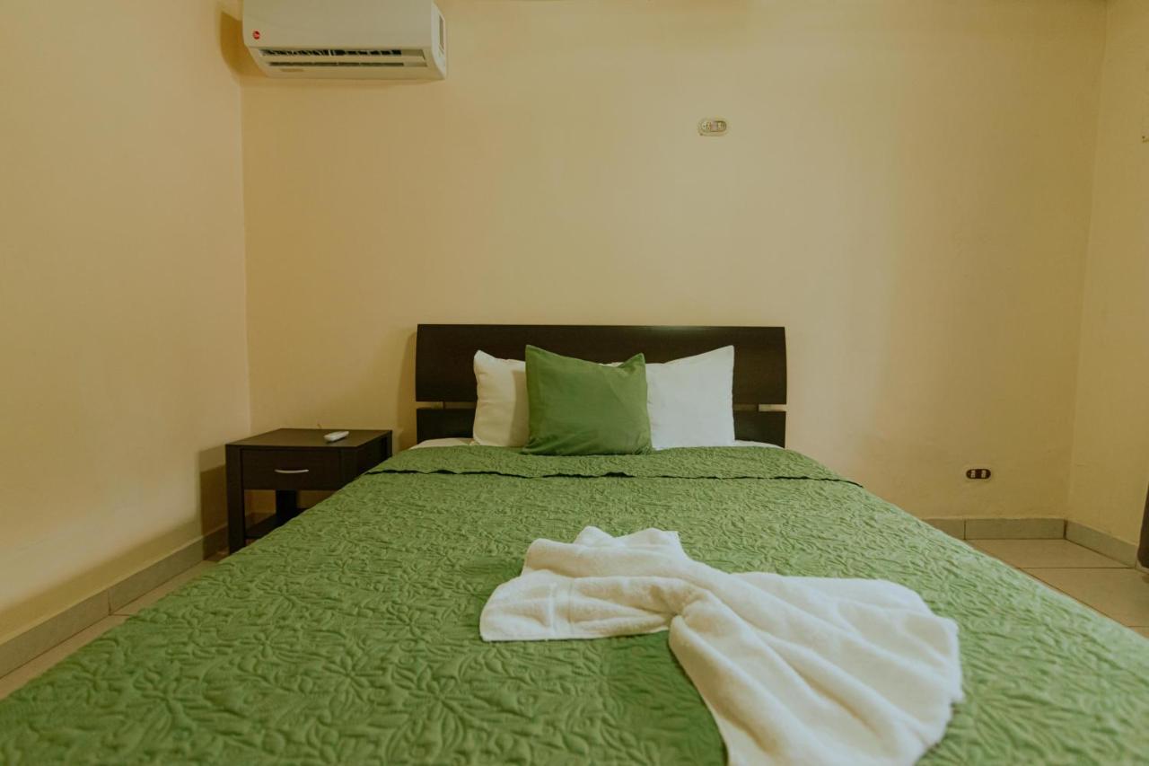 Quepos Inn Bagian luar foto