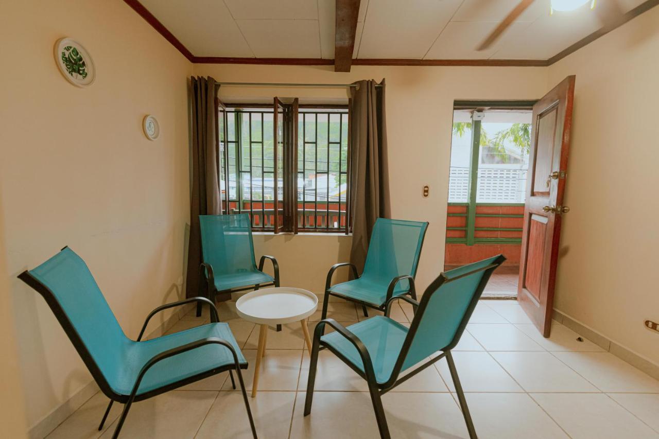 Quepos Inn Bagian luar foto