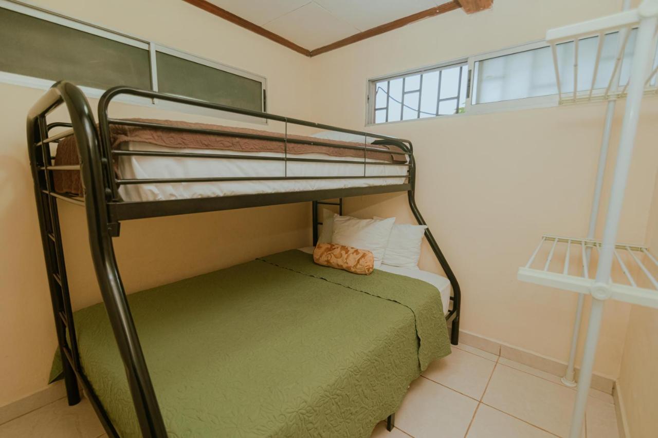 Quepos Inn Bagian luar foto
