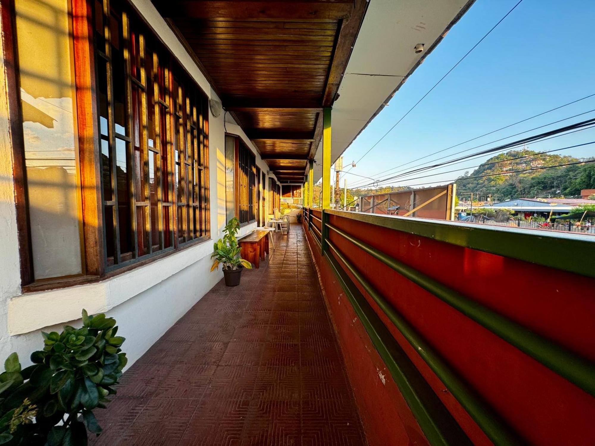 Quepos Inn Bagian luar foto